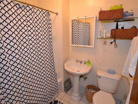 4th image of 3761 N Lakewood Ave #1