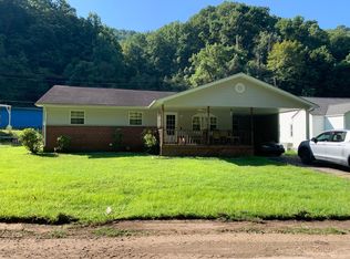 672 Crooked Creek Rd, Logan, WV 25601
