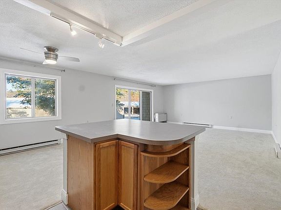 2nd image of 17 Hawthorne Circle