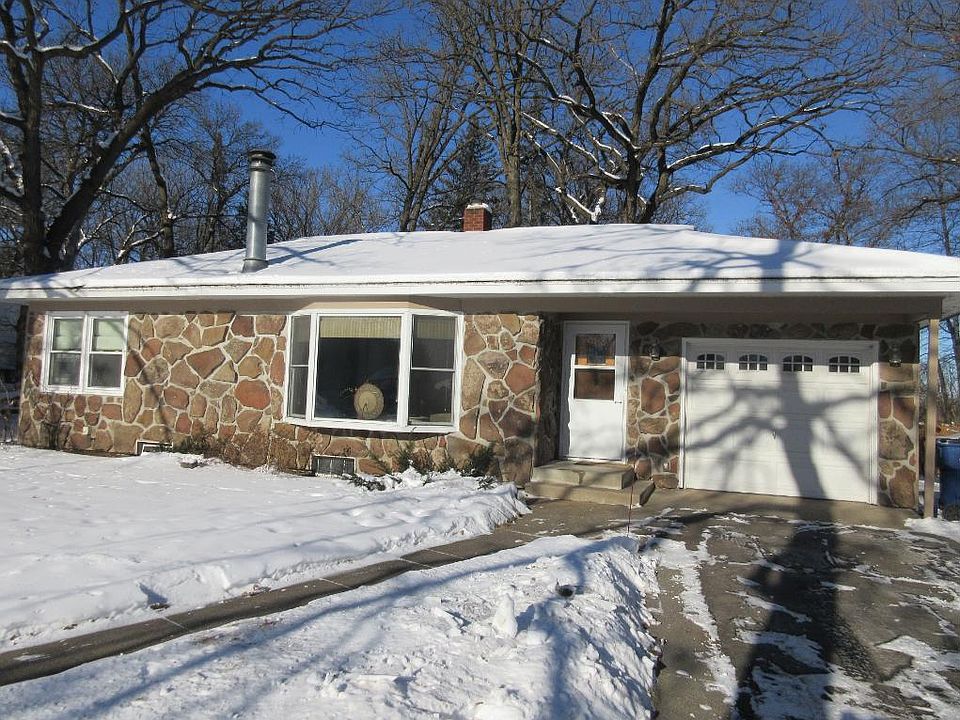 1st image of 687 Roosevelt Rd