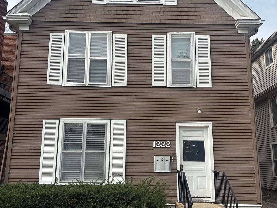 1st image of 1222 Washtenaw Ct APT 2