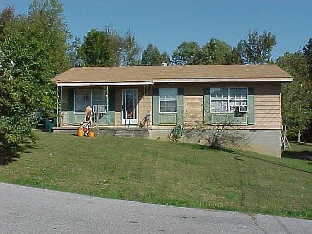 1st image of 340 Tulip Tree Dr