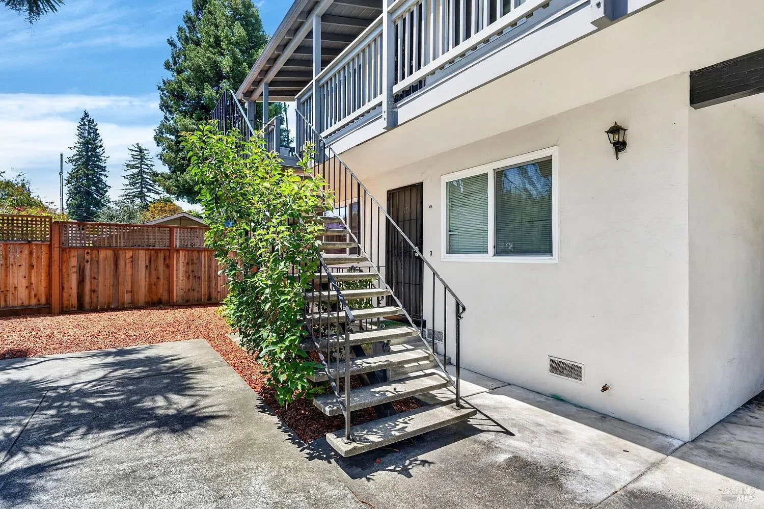 406 Klute Street - Photo 4