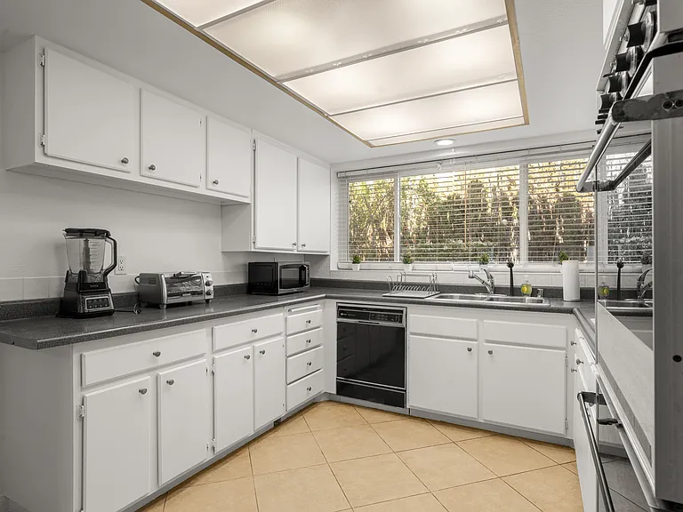 3258 Kirkham Dr — Photo 48