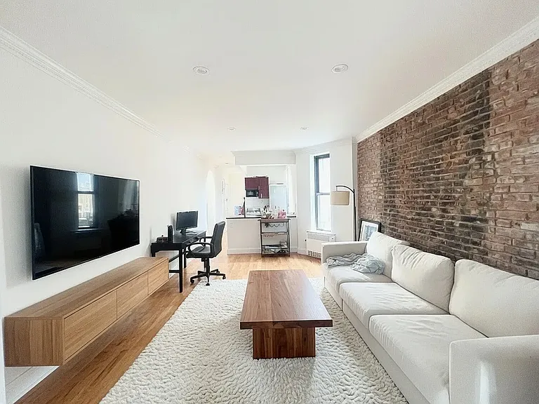 340 E 55th St #4A — Photo 3