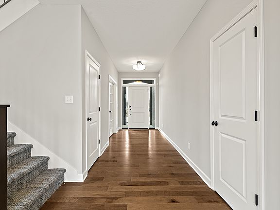 4th image of 139 SE Briar Valley Ln