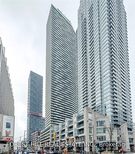 2221 Yonge St Photo 1