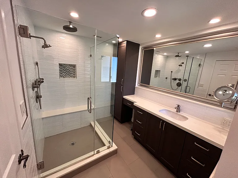 23723 Oxnard St — Photo 13