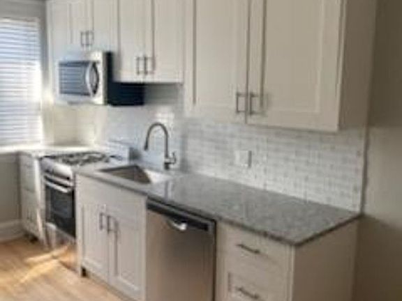2nd image of 1727 W Thorndale Ave APT 3B
