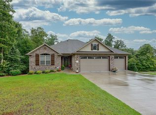 11 Newcastle Ln, Bella Vista, AR 72714
