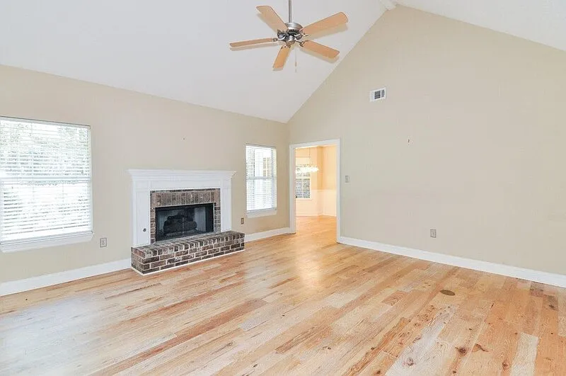 4 bed, 2.0 bath, 2014 sqft, $2,250 — Photo 4