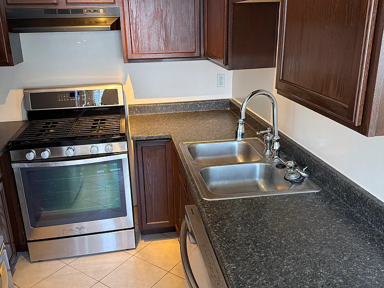 250 S Harvard Blvd #3 — Photo 8