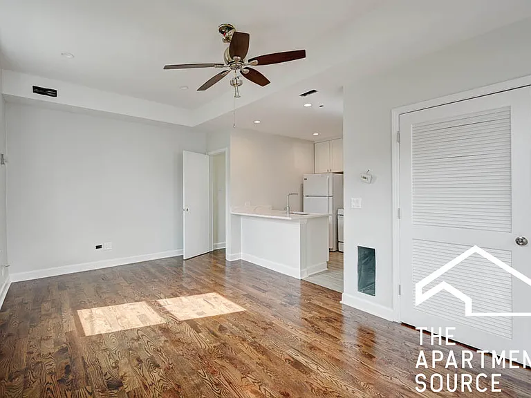 1341 W Fletcher St #COACH HOUSE — Photo 2