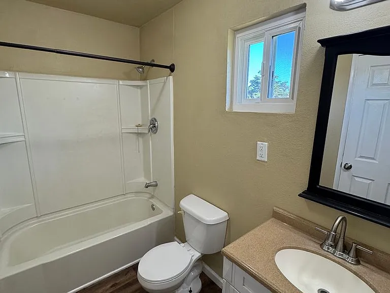 1571 Vista Grande Ln #B — Photo 8