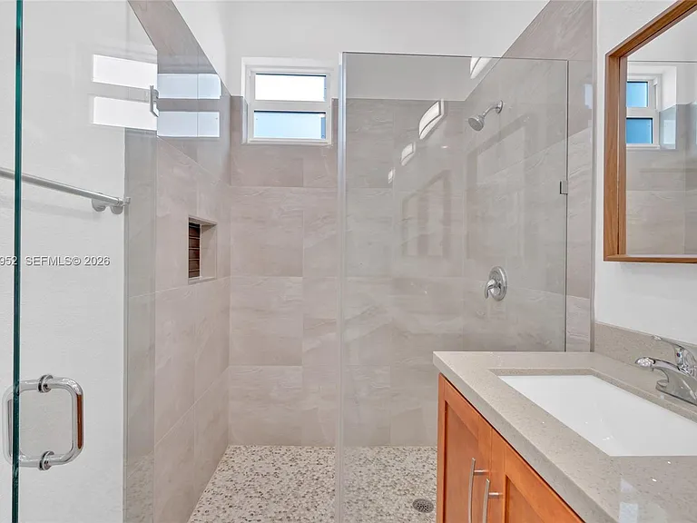 719 Little Rock St E — Photo 31