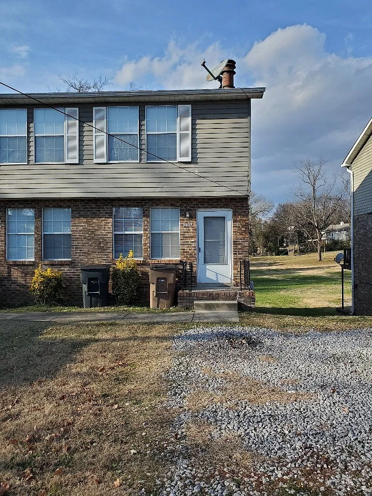 2 bed, 1.5 bath, 884 sqft, $1,395 — Photo 1