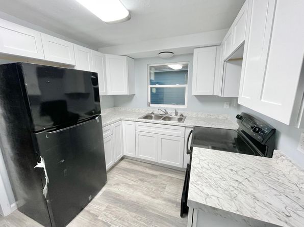 104 W Stuart Ave