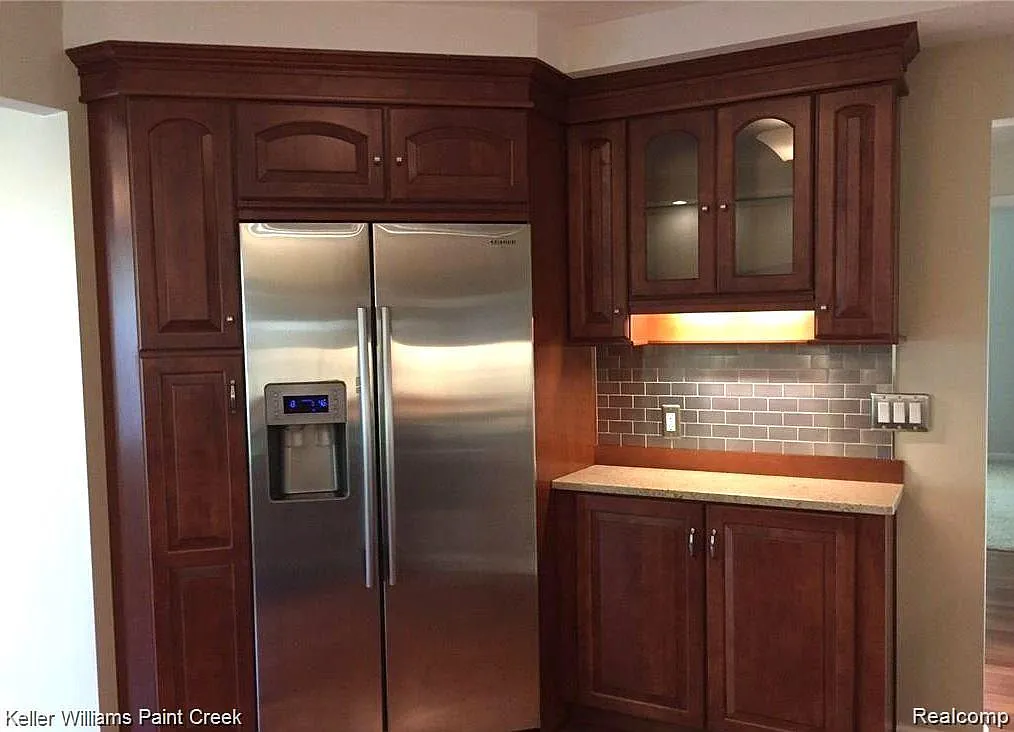 3 bed, 2.0 bath, 1755 sqft, $2,600 — Photo 4