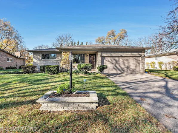 4871 Alton Dr, Troy, MI 48085