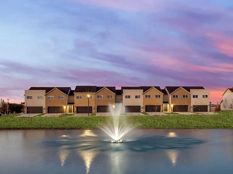 Townhomes at Sam Rayburn — Photo 38