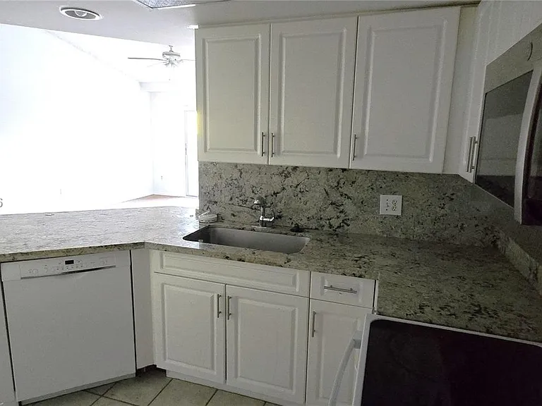 4149 N Haverhill Rd #1619 — Photo 13