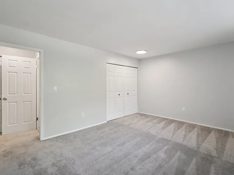 Independence Square Apartments — Photo 43