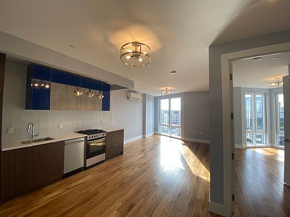 2nd image of 37 Ainslie St #6A