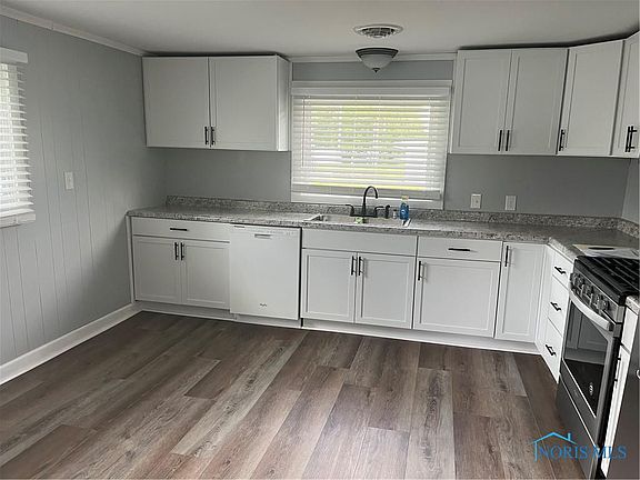 3rd image of 605 E Water St
