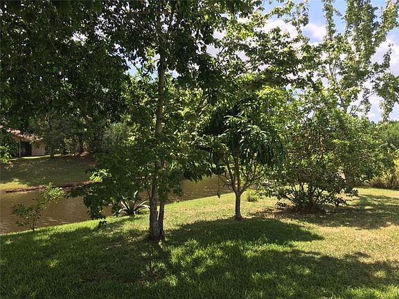 4th image of 257 SE Whitmore Dr