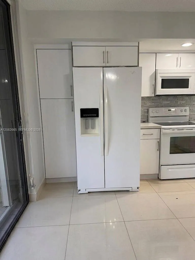 3 bed, 1040 sqft, $2,500 — Photo 1