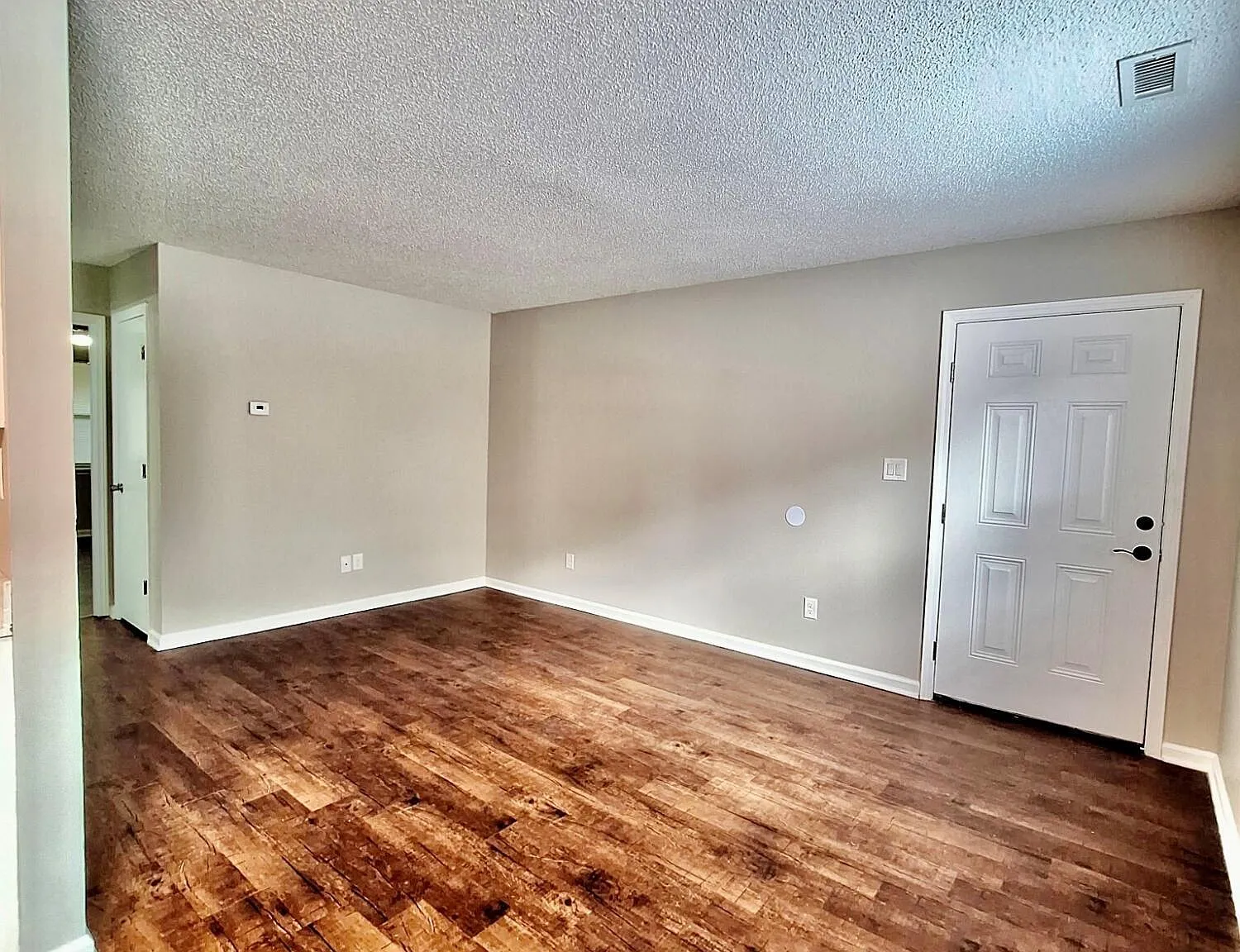 1 bed, 1.0 bath, $750 — Photo 2