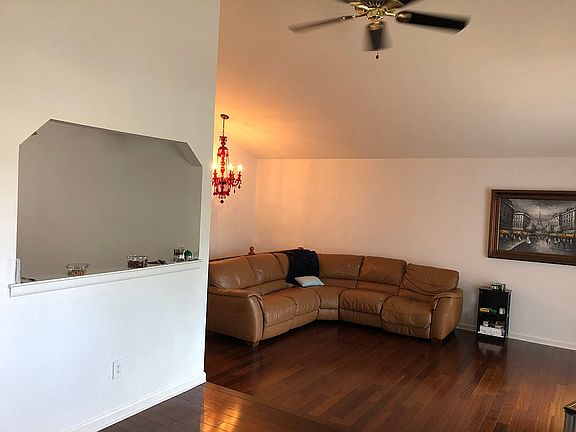 3rd image of 570 Pendale St