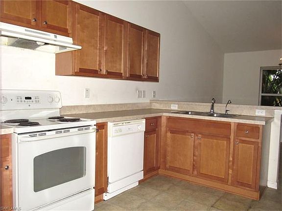 4th image of 805 NE 44th St