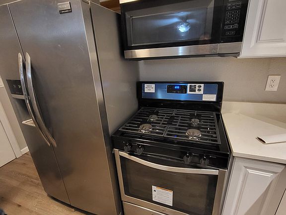 5th image of 1127 SE Dickinson Ave