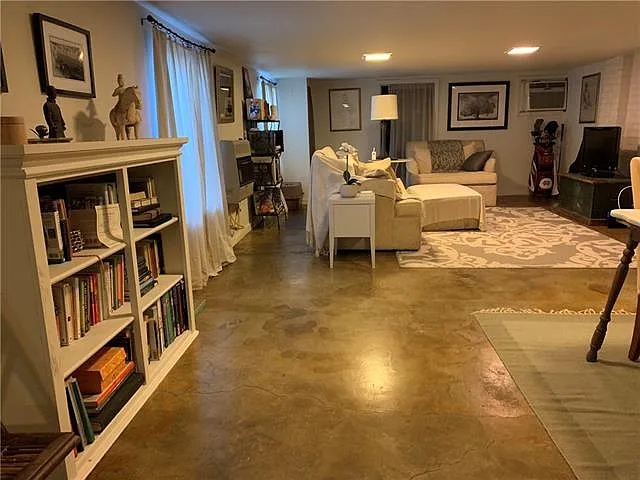 2 bed, 1.0 bath, 900 sqft, $1,285 — Photo 2