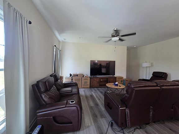 2nd image of 5560 New Pleasant Way