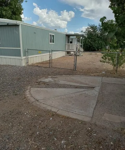2830 E Hearne Ave — Photo 1