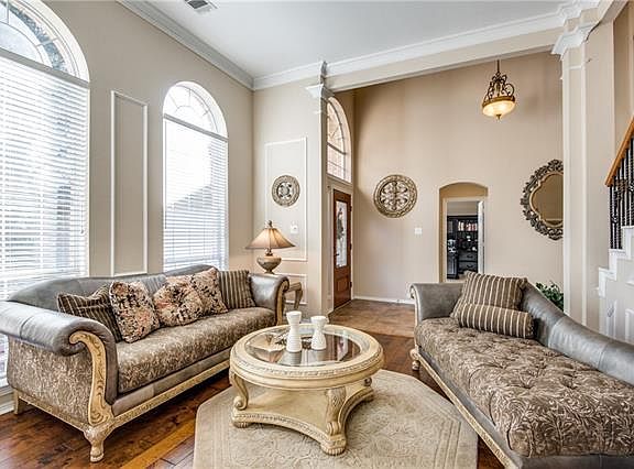 4th image of 2724 Parkside Ln