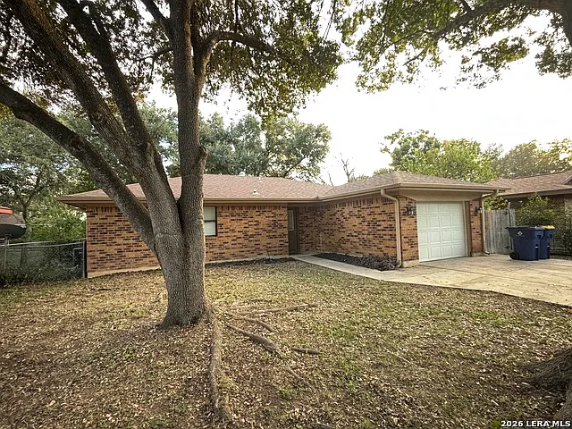 3 bed, 2.0 bath, 1164 sqft, $1,600 — Photo 2