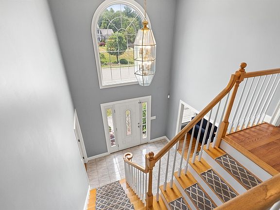 3rd image of 1 Dogwood Ln