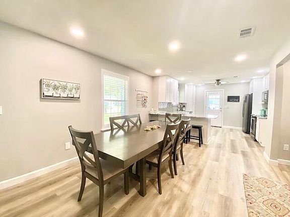 4th image of 113 Meadow Woods Ln