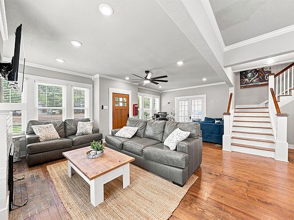 3rd image of 2716 Sanger Ave