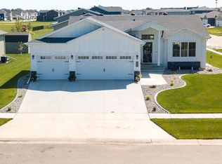 2853 14th St W, West Fargo, ND 58078