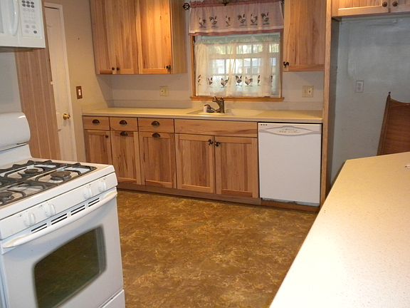 5th image of 7557 Community Dr