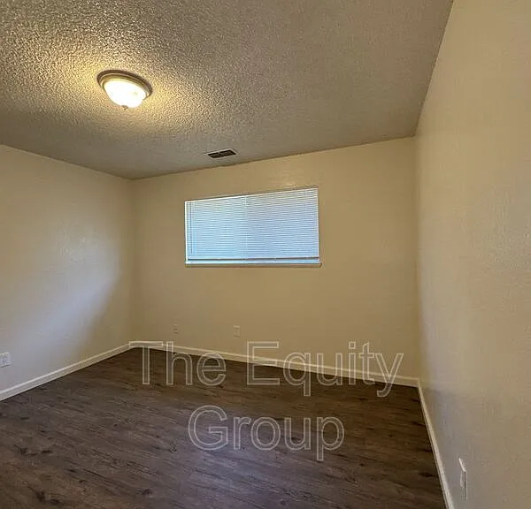 148 S Peppertree St — Photo 24