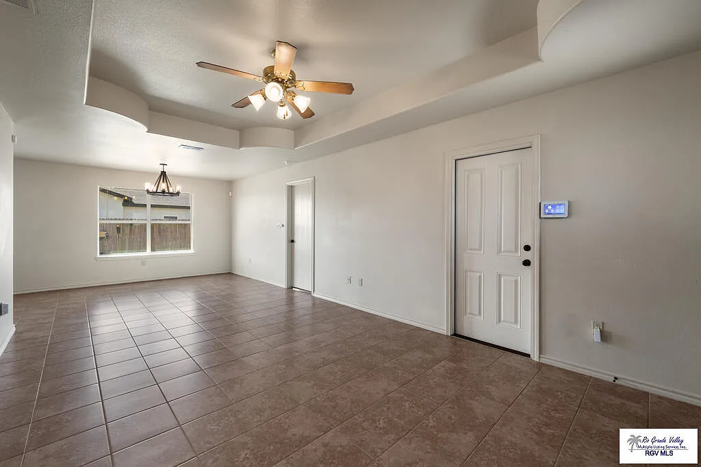 3 bed, 2.0 bath, 1279 sqft, $2,000 — Photo 3