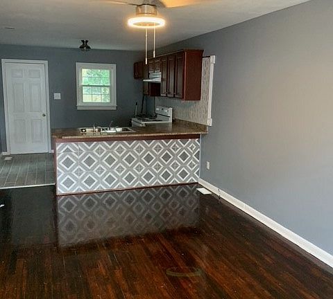 2nd image of 704-710 720 730 Dantzler