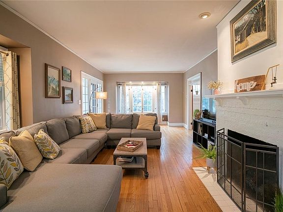 5th image of 939 Hereford Dr