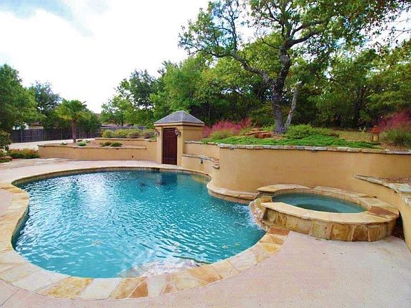 2nd image of 110 Wood Bend Ct