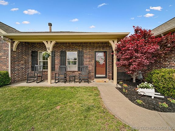 3rd image of 21094 W Duncan Rd